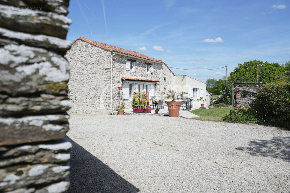 Maison 129m² - 3 chambres - terrain de 1666m² - Rives De L Yon - photo 2