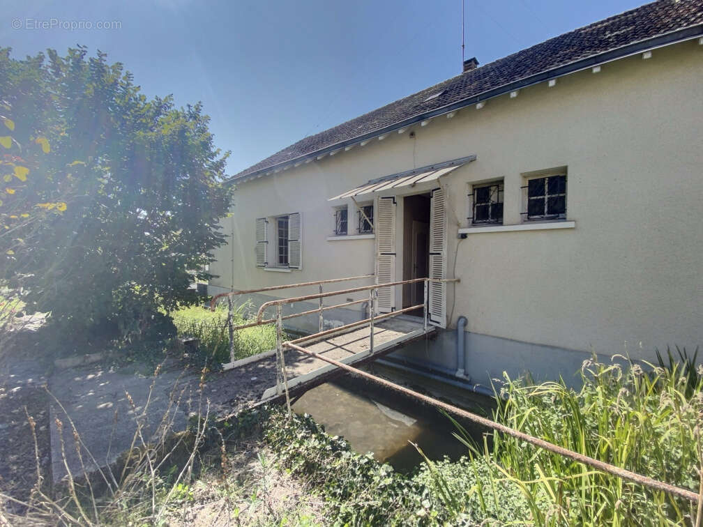 Maison à MANZAC-SUR-VERN