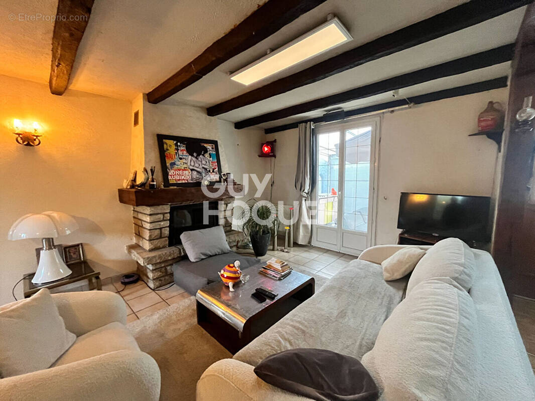 Maison à LANGROLAY-SUR-RANCE