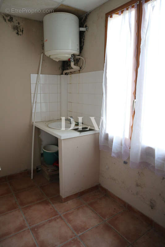 Commerce à FONTAINEBLEAU