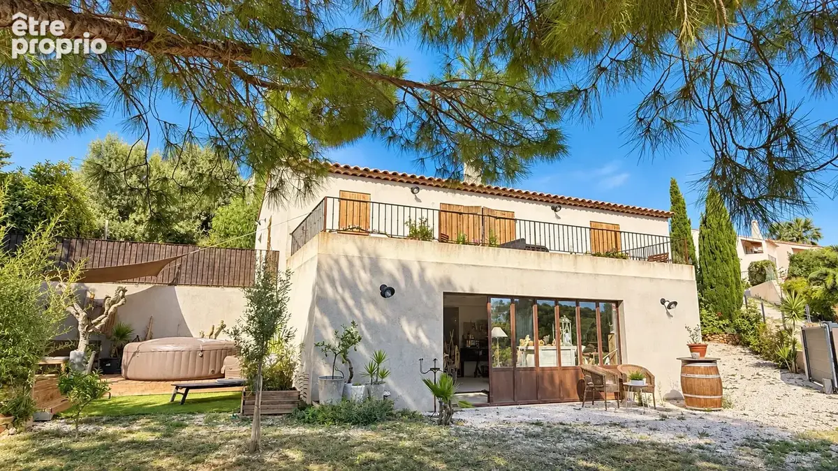 Ollioules - Villa aux beaux volumes avec aperçu mer et fort potentiel - photo 18