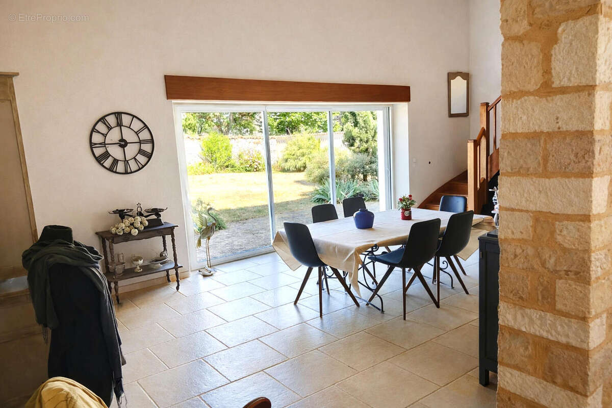 Magnifique Longère en Pierre, Maison d’Amis, Piscine, Vaste Grange, Vue Imprenable, Près d'Angoulême - photo 20