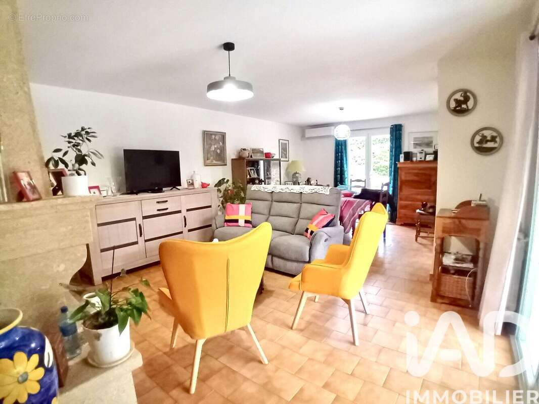 Maison 92 m² à Puymeras  - photo 4