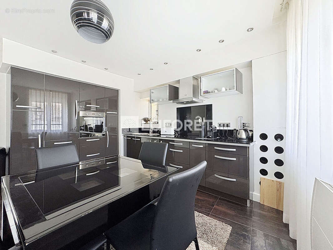 Exclusivité  - Maison rénovée 3 chambres avec cour  et bureaux indépendants - A proximité immédiate de MONSOULT - photo 4