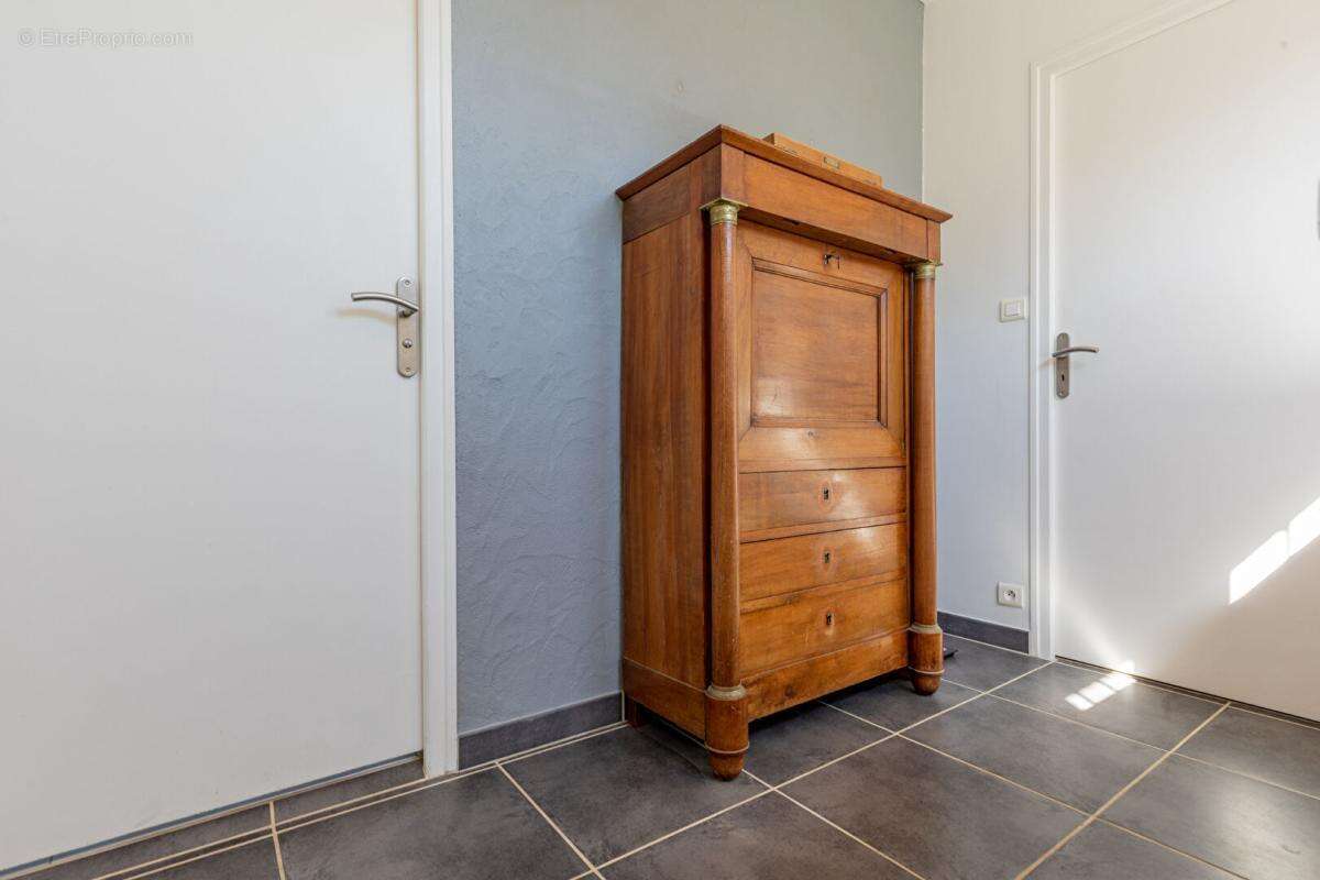 Maison Cugand 5 P . 4 Chs . 121.69 M² . T 1276 M² . Piscine avec abri . Garages . Terrasse - photo 13
