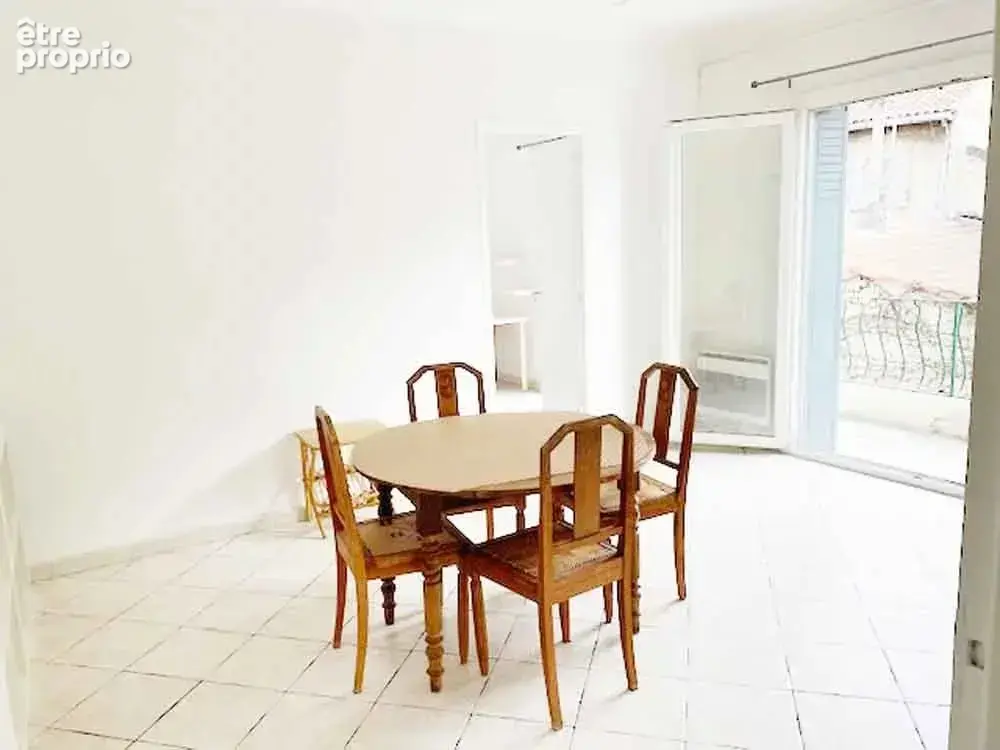 Avignon Intra-Muros, au calme. Appartement P3 avec grand Balcon - photo 2