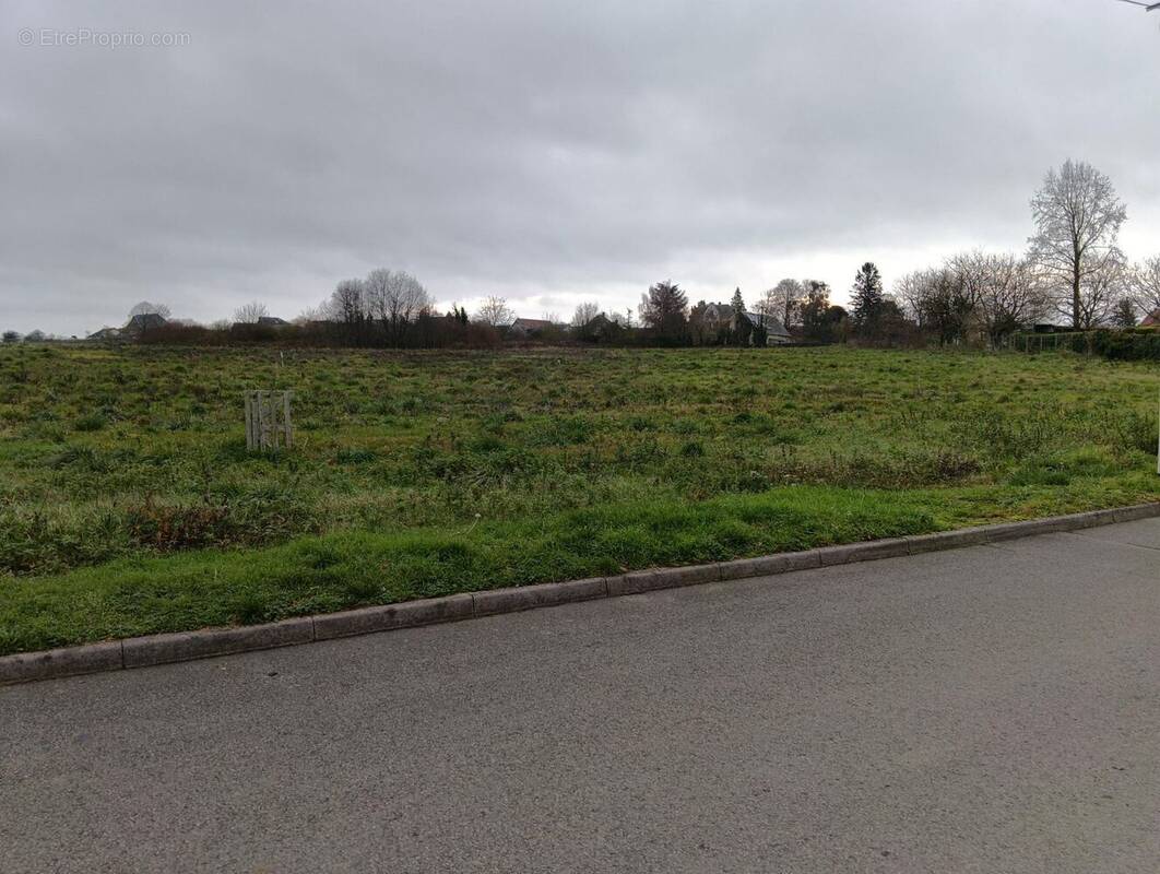 Terrain à DANIZY