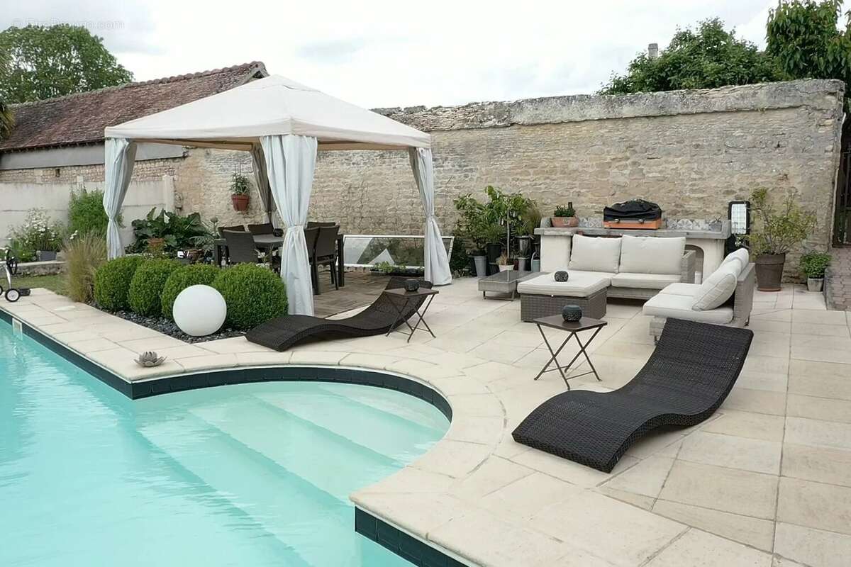 Maison à SAINT-PIERRE-SUR-DIVES