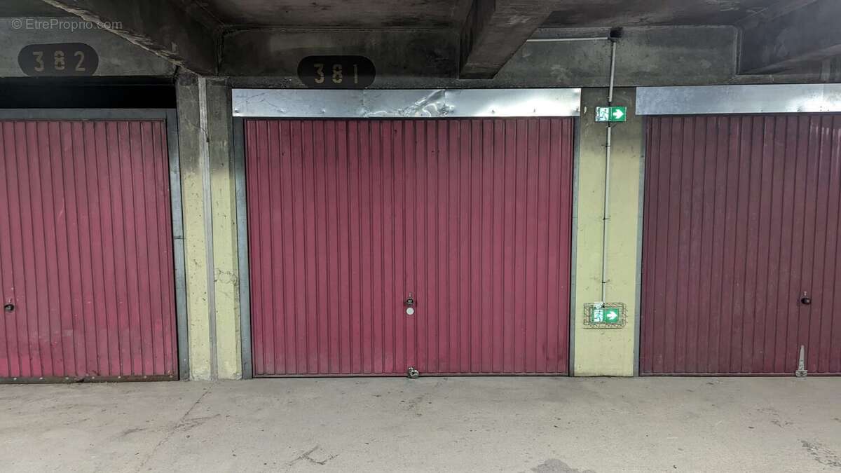 Parking à CHENOVE