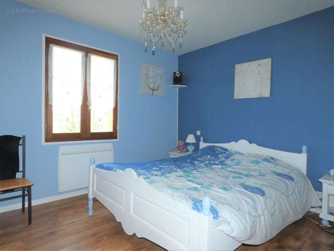 Maison de plain-pied 140m², 3 chambres, 2 terrasses, 3 garages, terrain 5800m² - photo 13