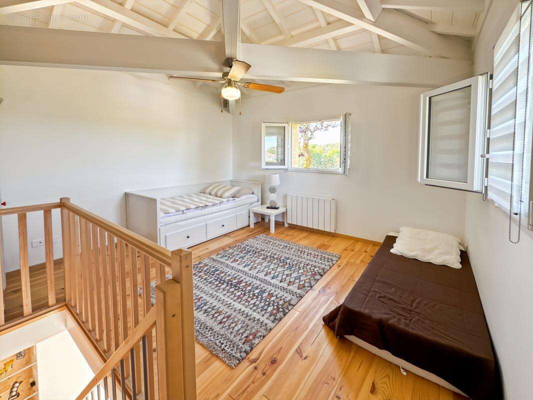 Maison à NOTRE-DAME-DE-SANILHAC