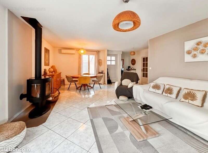 JUVIGNAC – Villa familiale avec T2 indépendant, jardin et piscine - photo 5