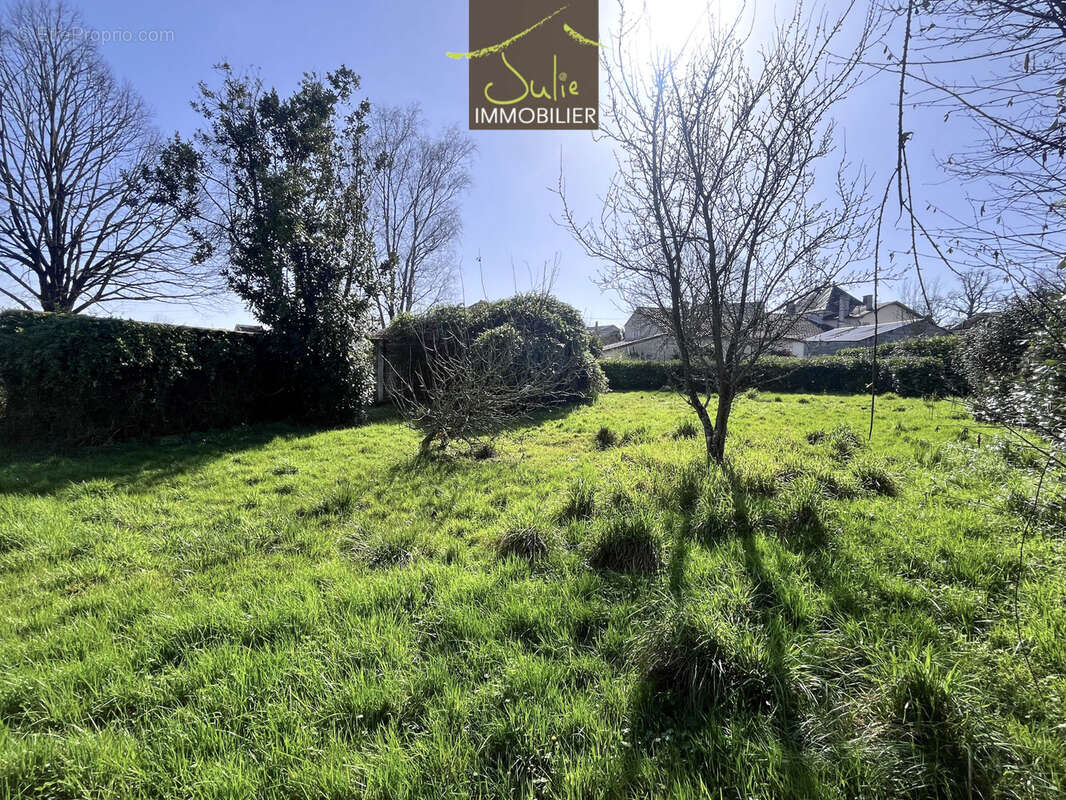 Terrain à LA CHAPELLE-SAINT-LAURENT