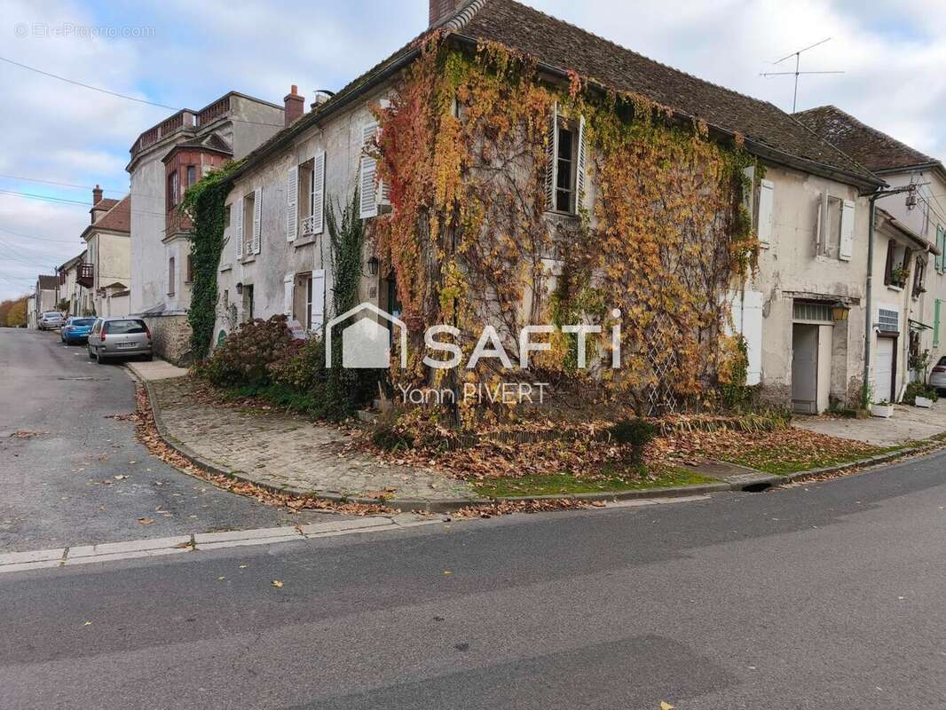 Maison 142 m² à Montceaux-Les-Meaux  - photo 2