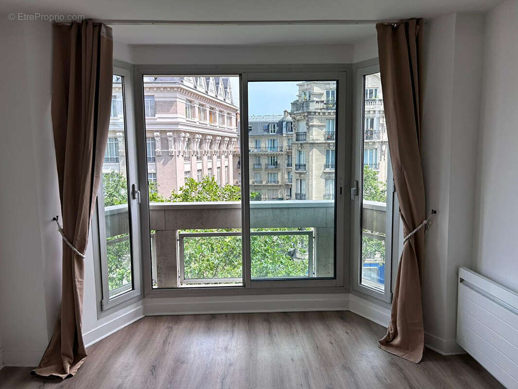 Appartement à PARIS-14E
