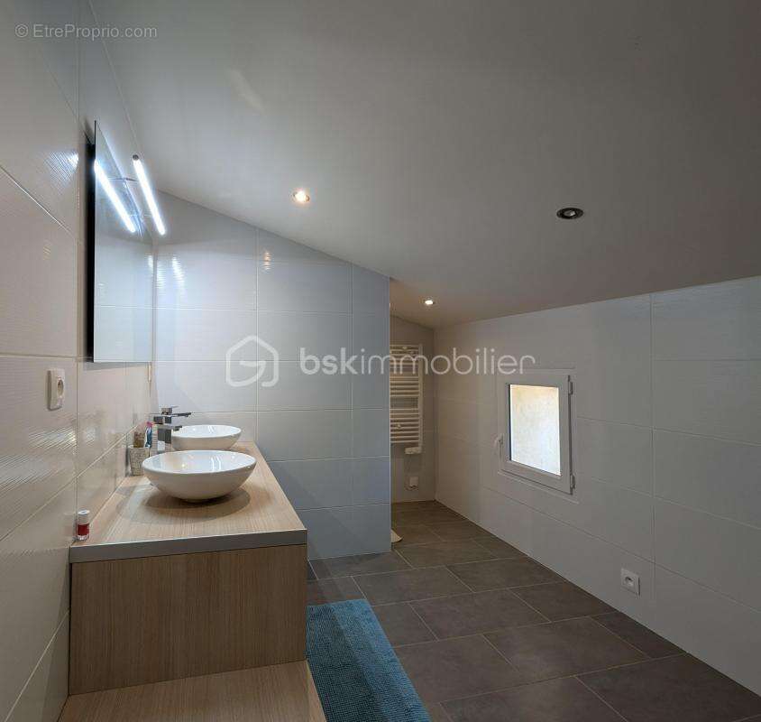 Maison à MONTPEYROUX