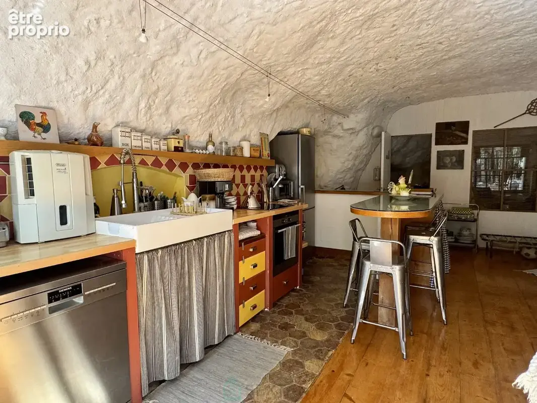 Vivre dans la roche, au cur de La Roche-Guyon : une maison singulière pour ceux qui cherchent tout sauf une maison ordinaire. - photo 15