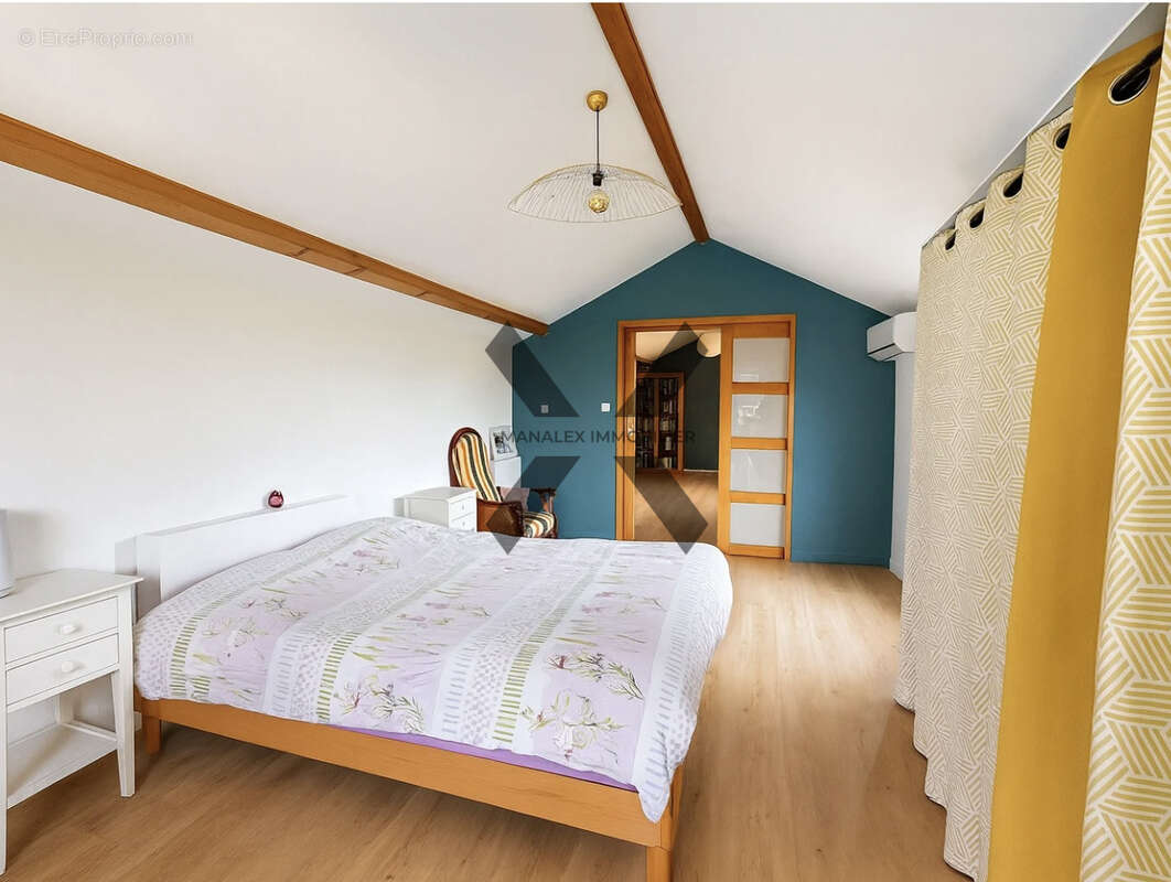 Maison à COMMELLE-VERNAY