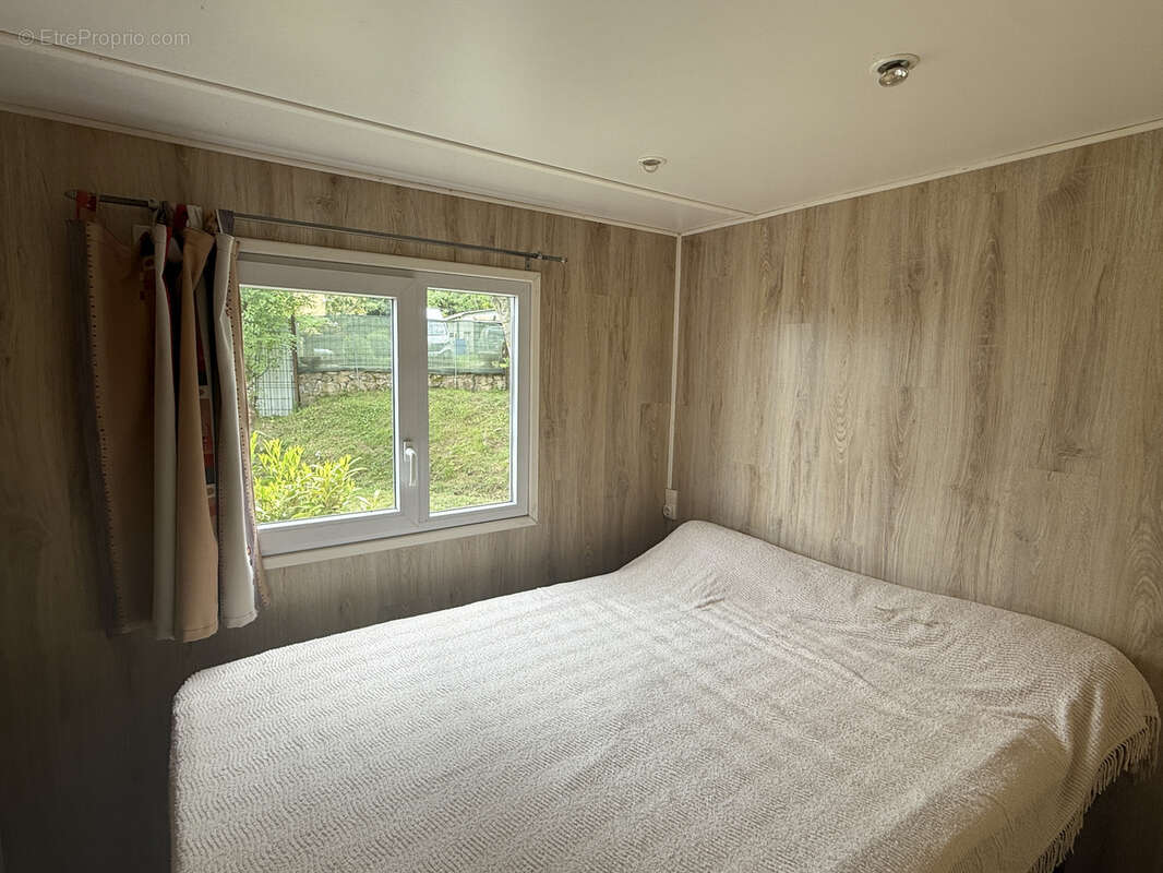 Appartement à LES BESSONS