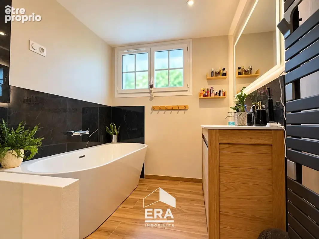 À VENDRE : Maison rénovée 1 200 m² de terrain + 3 CH à Pessac - photo 6
