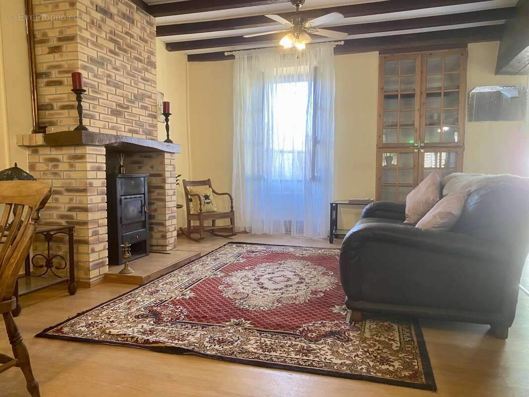 Jolie maison en pierre avec terrain et grange - photo 4