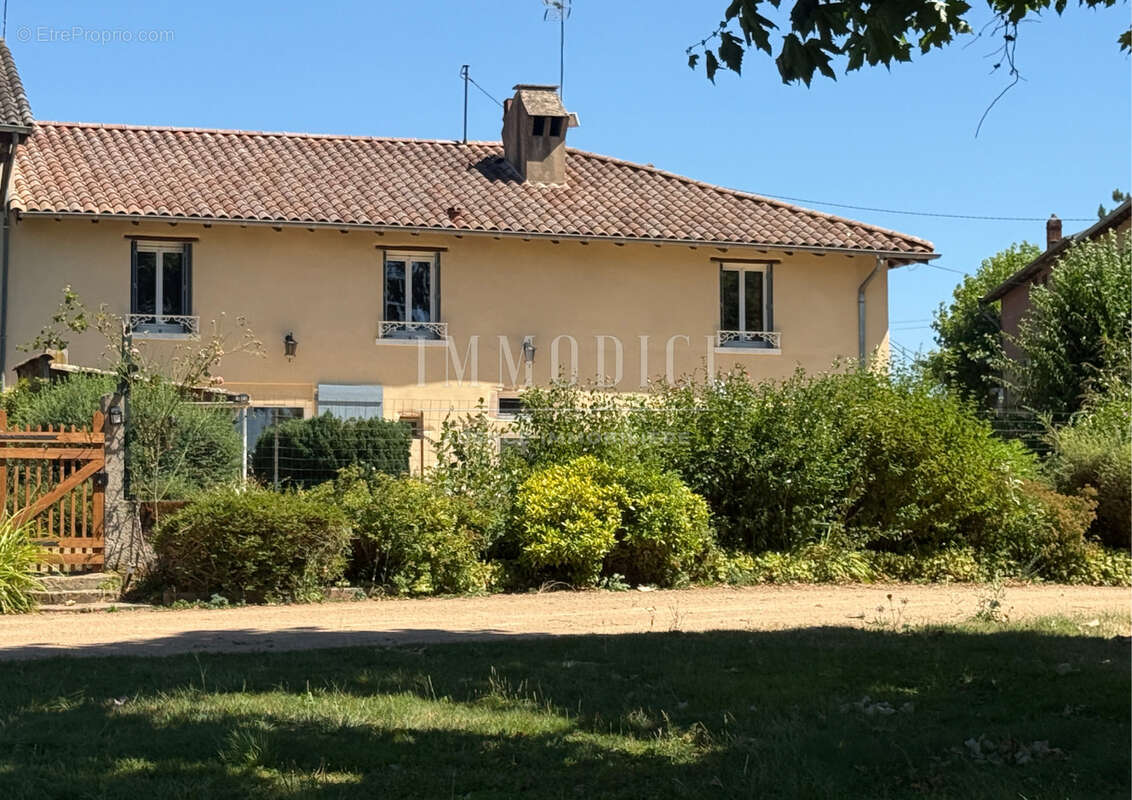 Maison à MOGNENEINS