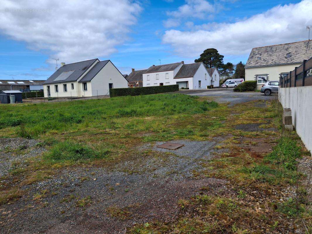 Terrain à LOUISFERT