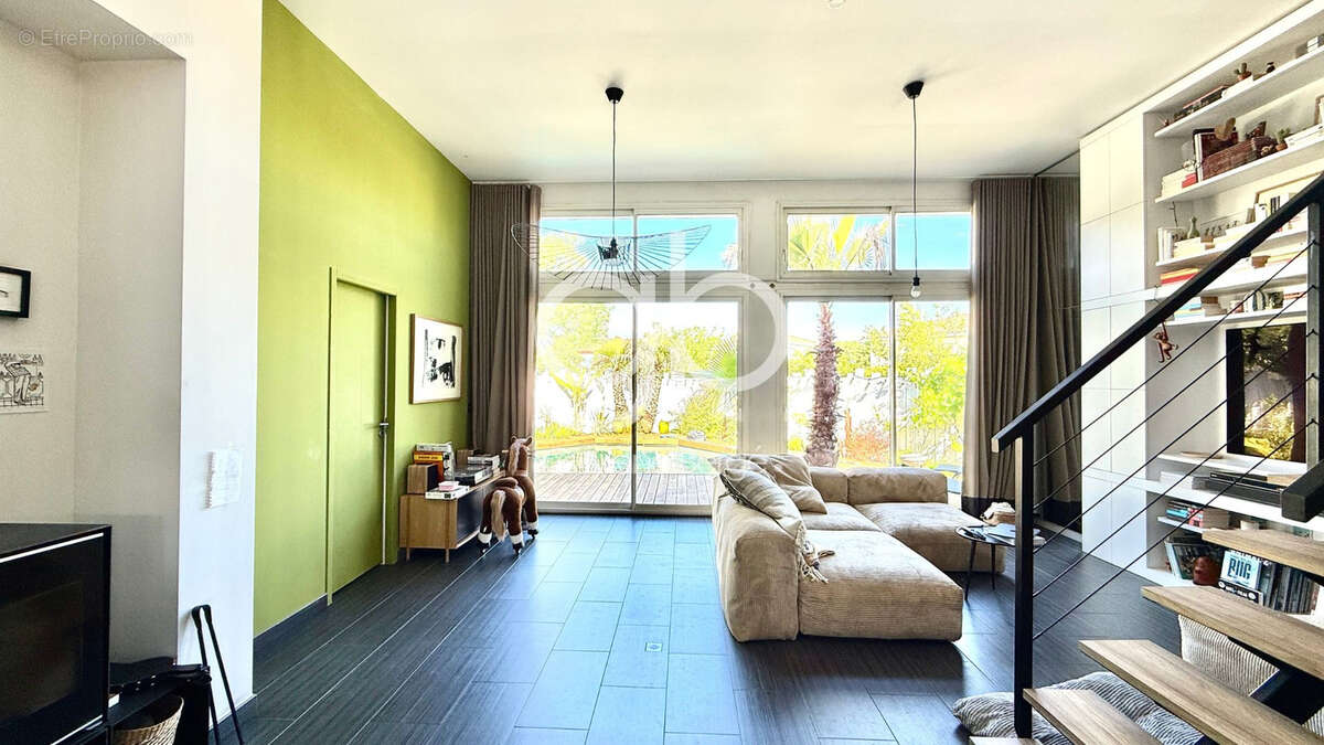 Villa T5 Moderne 140m2 Piscine Chauffée, Poêle à Bois - Le Crès 34920 - photo 3