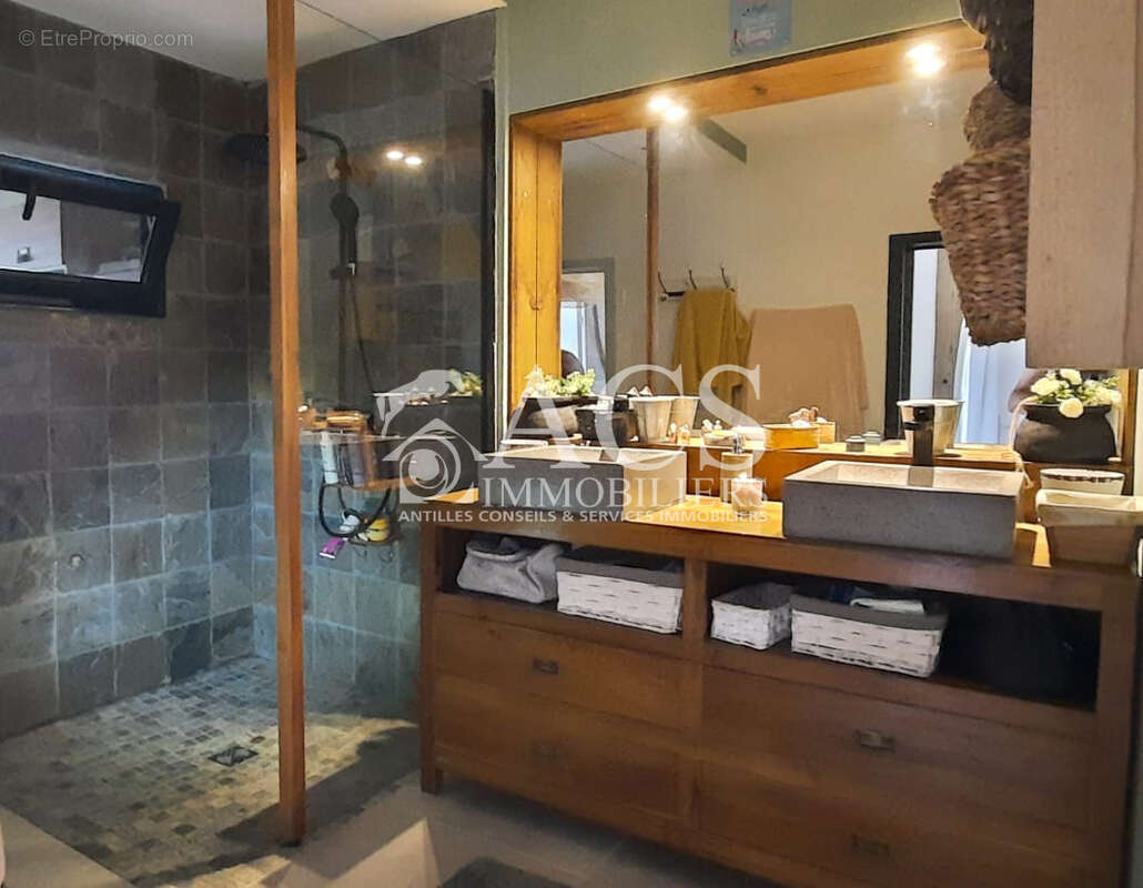 Appartement à LES TROIS-ILETS