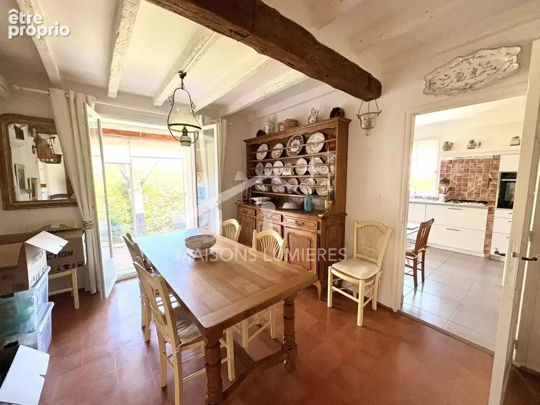 Villa de 150m² sur un terrain arboré et fleuri de 510m² - T5 - APT - 368 000€ - photo 6
