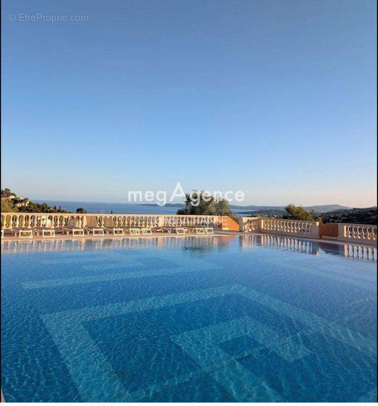 Appartement à ROQUEBRUNE-SUR-ARGENS