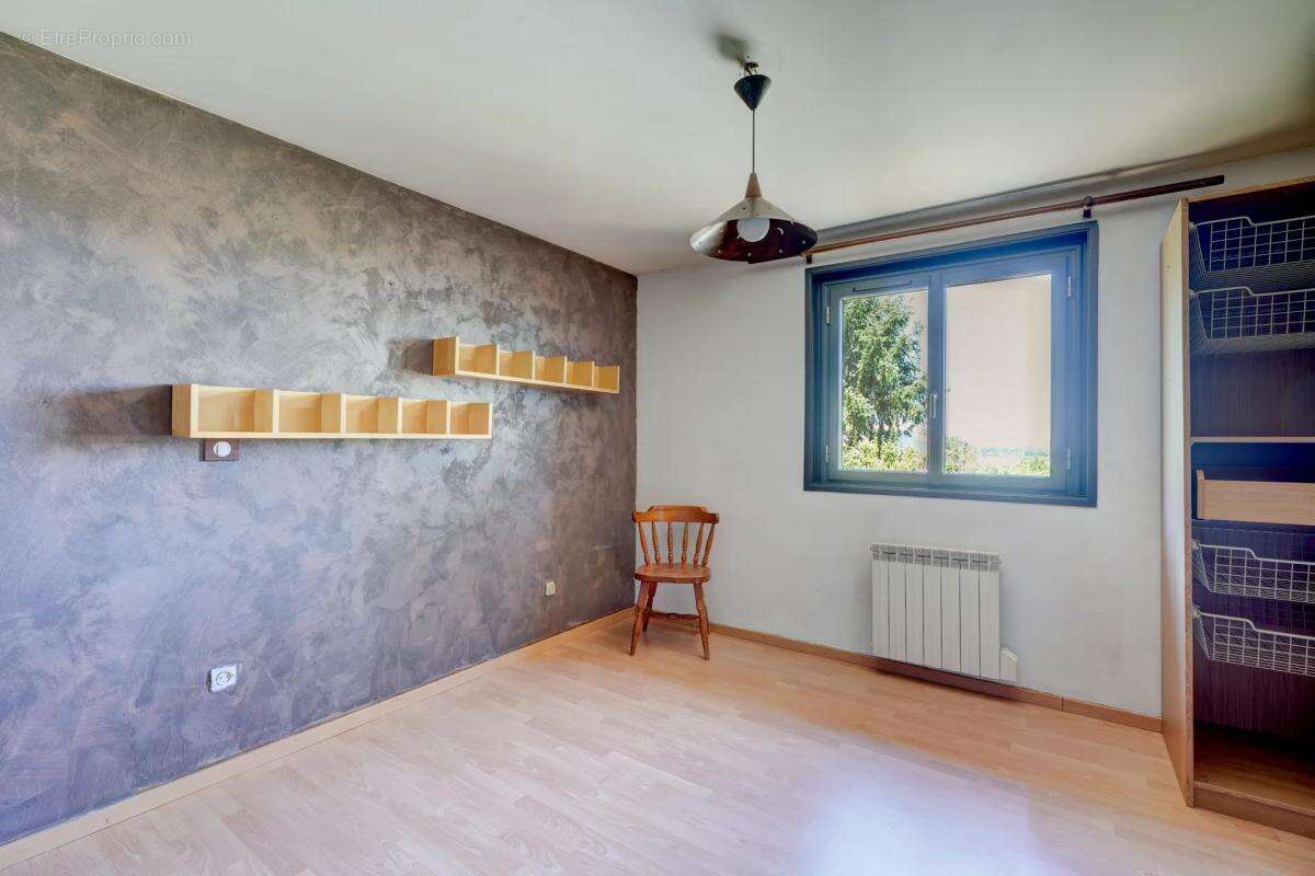 Maison de 8 pièces de 170 m² à Saint-Laurent-de-Mure - photo 13