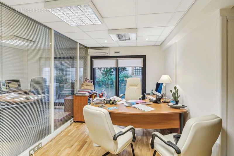 Commerce à PARIS-16E