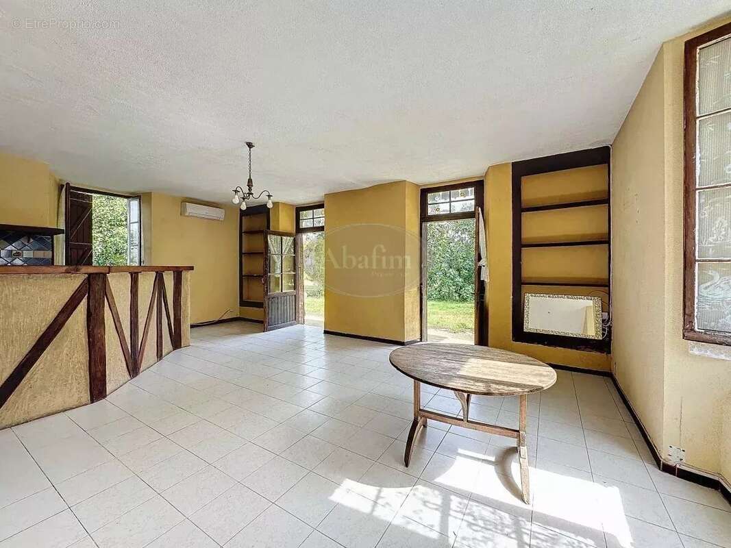 Maison à MONLEON-MAGNOAC