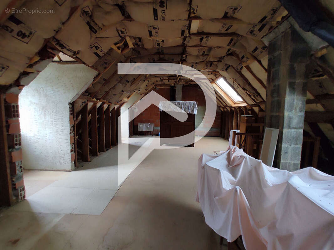 Maison à LES PEINTURES