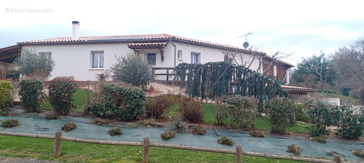 Maison à LAGUEPIE
