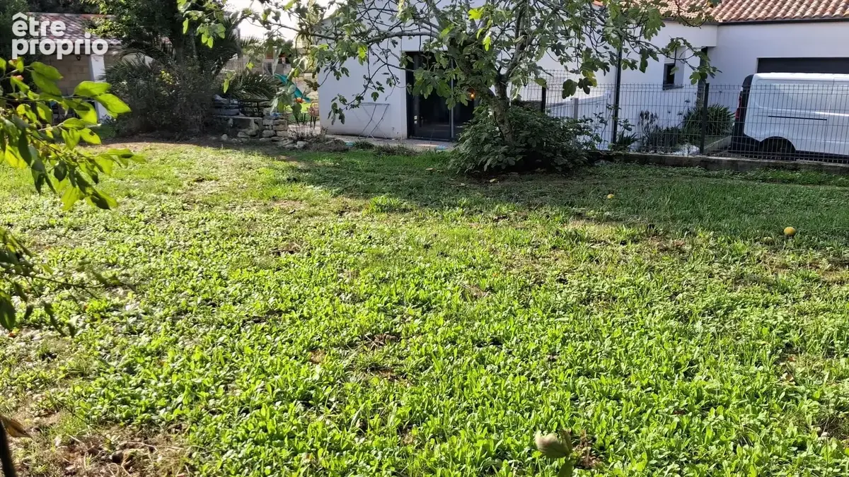 Terrain à bâtir de 546 m² à AVRILLE (85) - photo 1