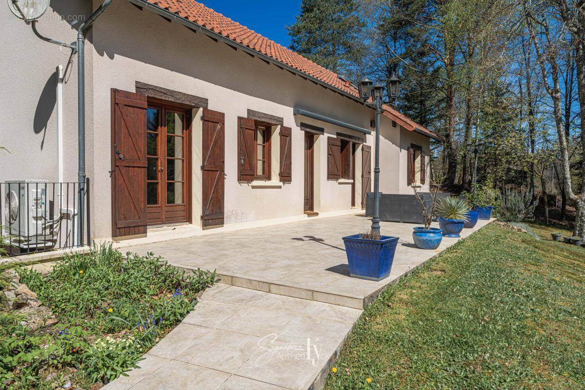 Maison à BONNAC-LA-COTE