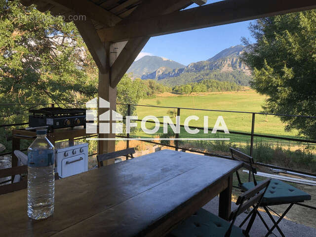 Maison à CHATEAUNEUF-MIRAVAIL