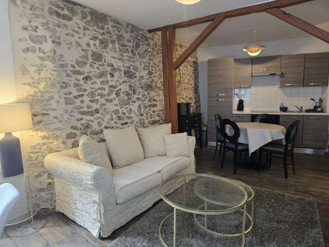 Appartement à SAINT-LEONARD-DE-NOBLAT