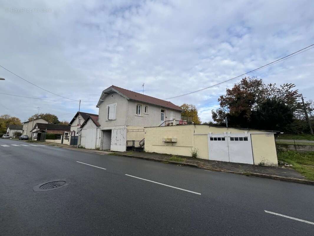 Maison à JOUET-SUR-L'AUBOIS