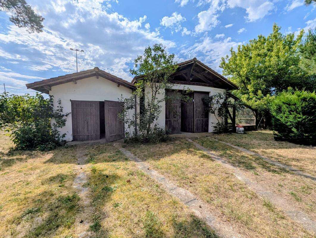 Maison Saugnac Et Muret 7 pièce(s) 222 m2 - photo 3