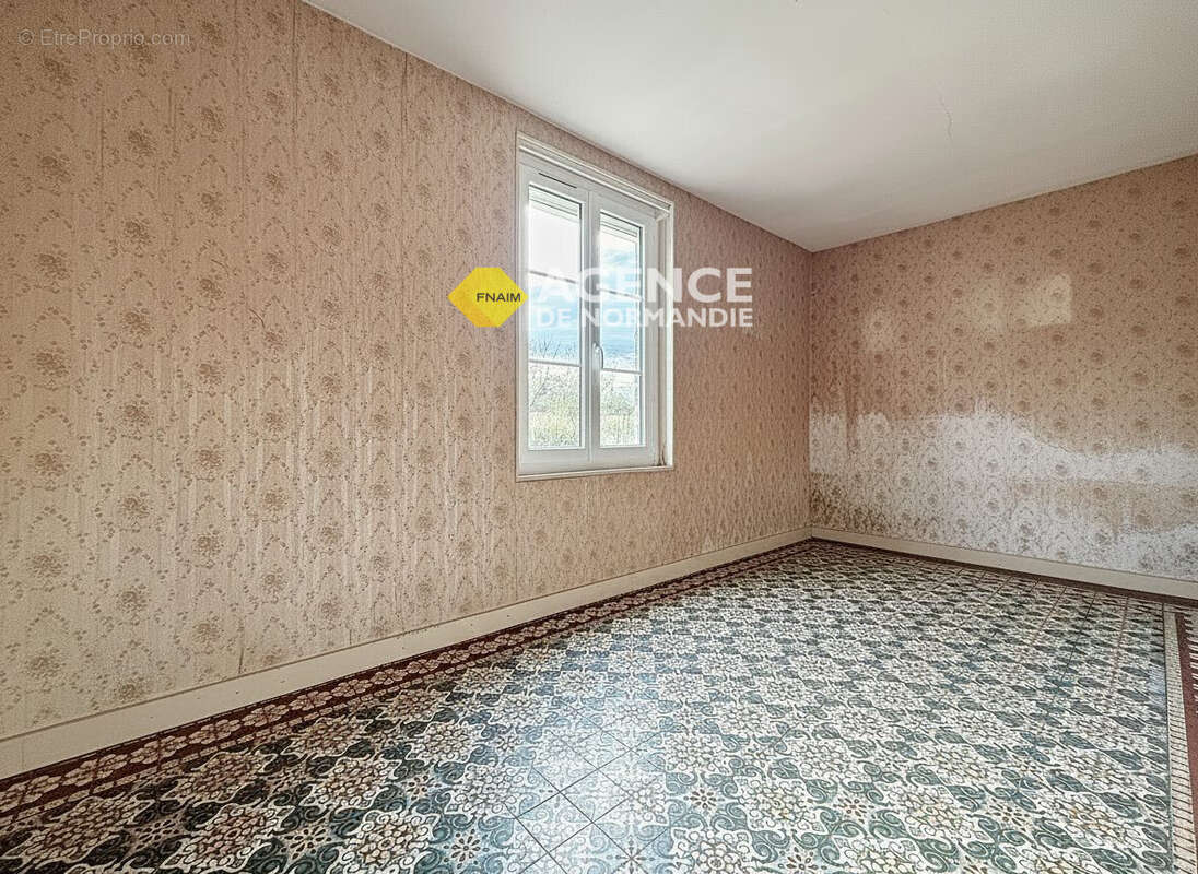 Maison à MONTREUIL-L'ARGILLE