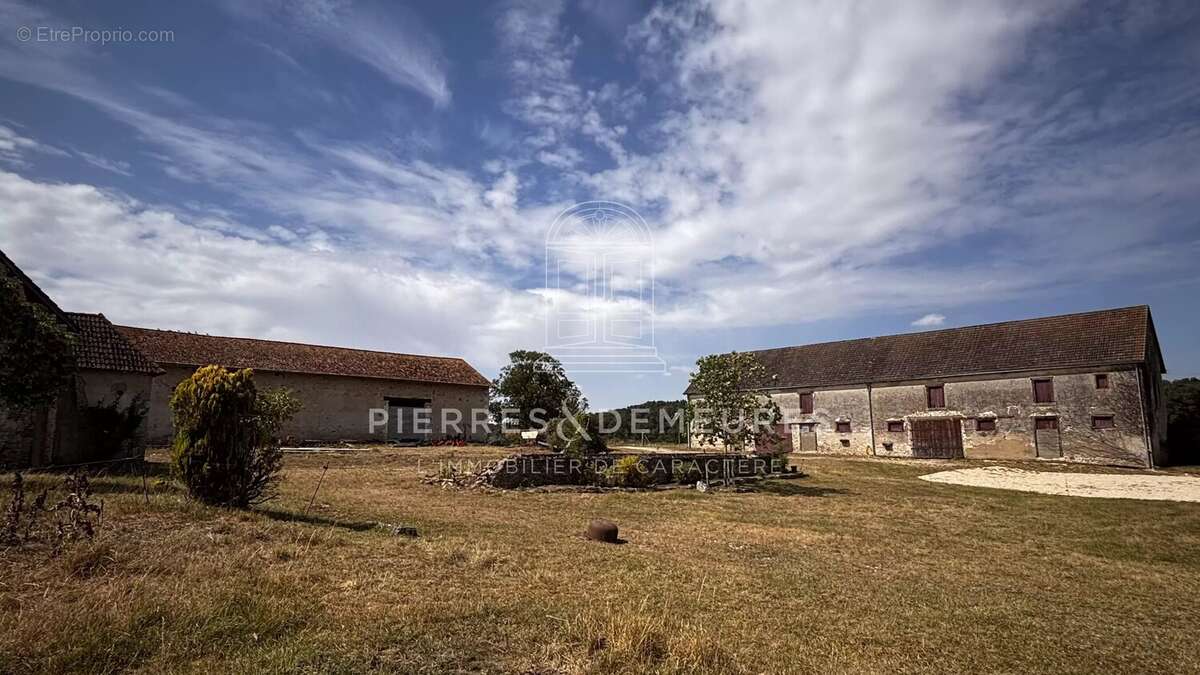 Domaine avec manoir et ses annexes sur 176ha de prairie et bois - photo 13