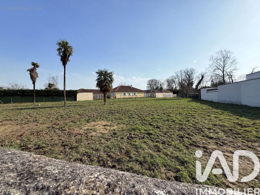 Photo 1 - Terrain à LESCAR