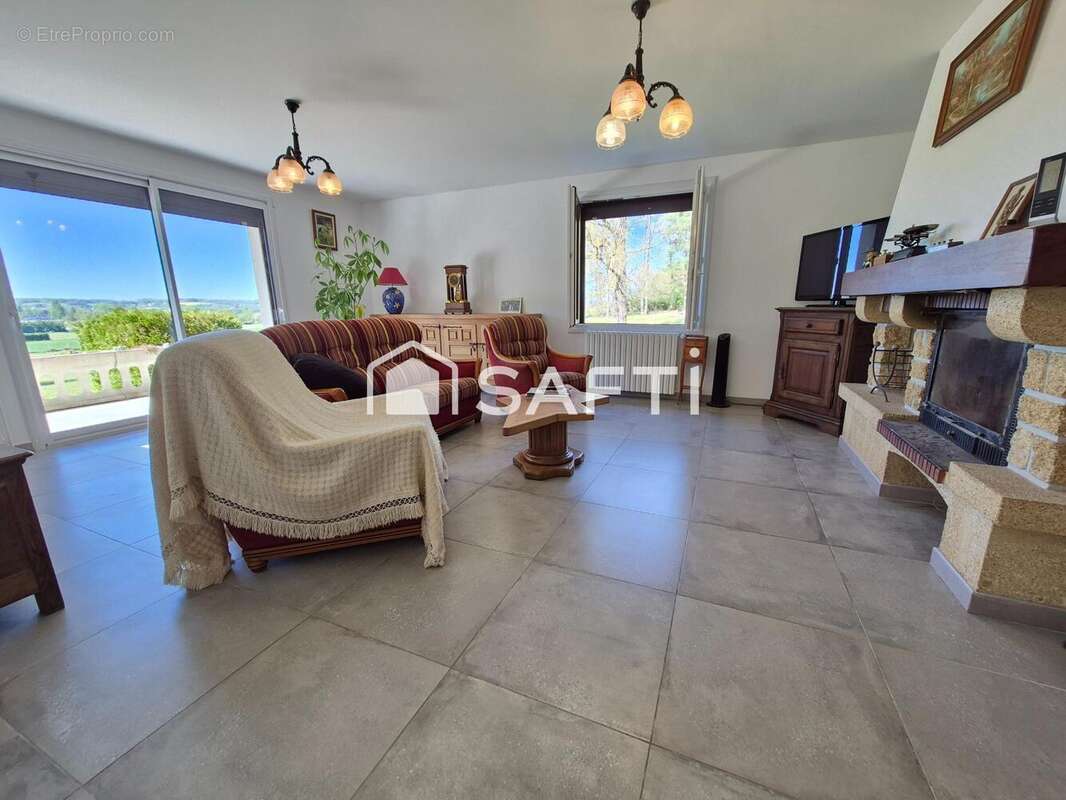 Maison 168 m² à Descartes  - photo 6