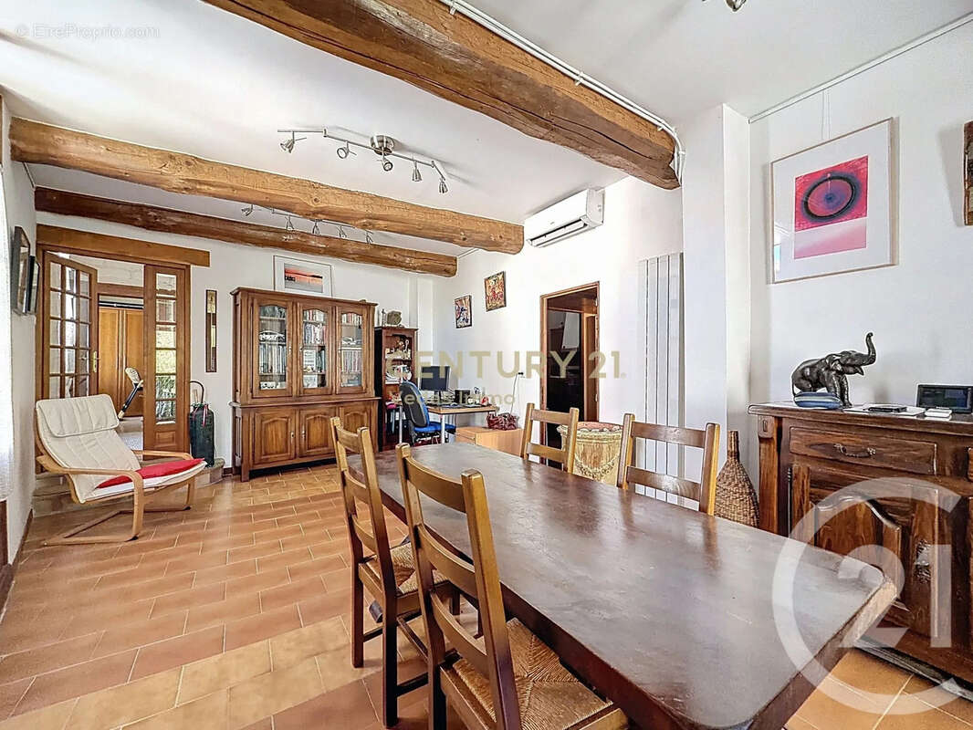Maison 179 m² à Saussan  - photo 5