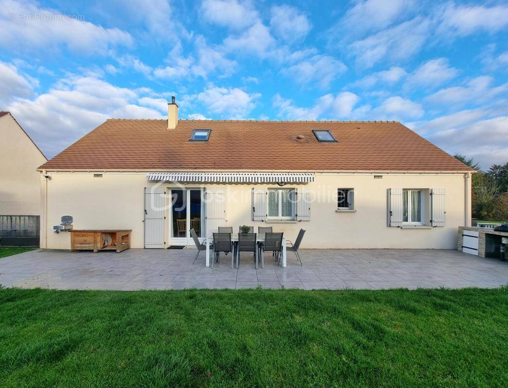 Maison à MONTIGNY-LENCOUP