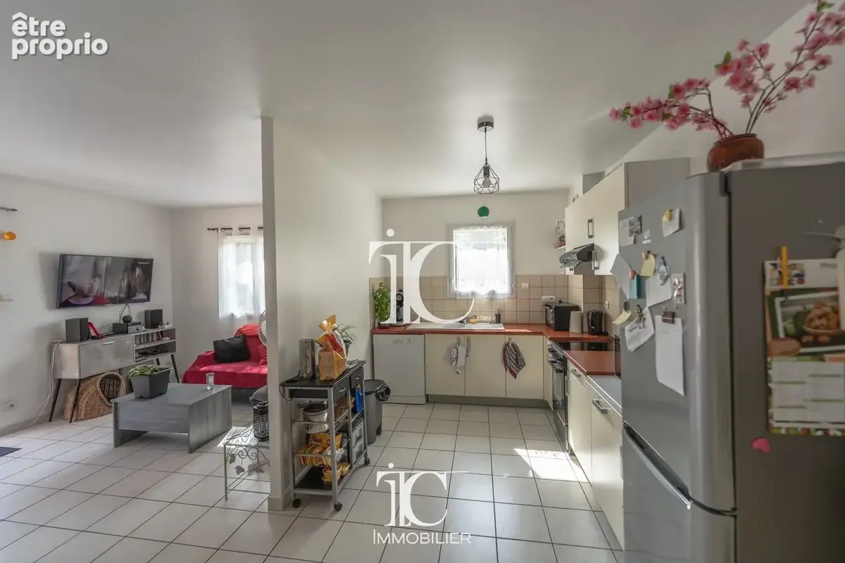 Appartement de 59 m² avec terrasse de 60 m² et garage  au cur des vans - photo 10