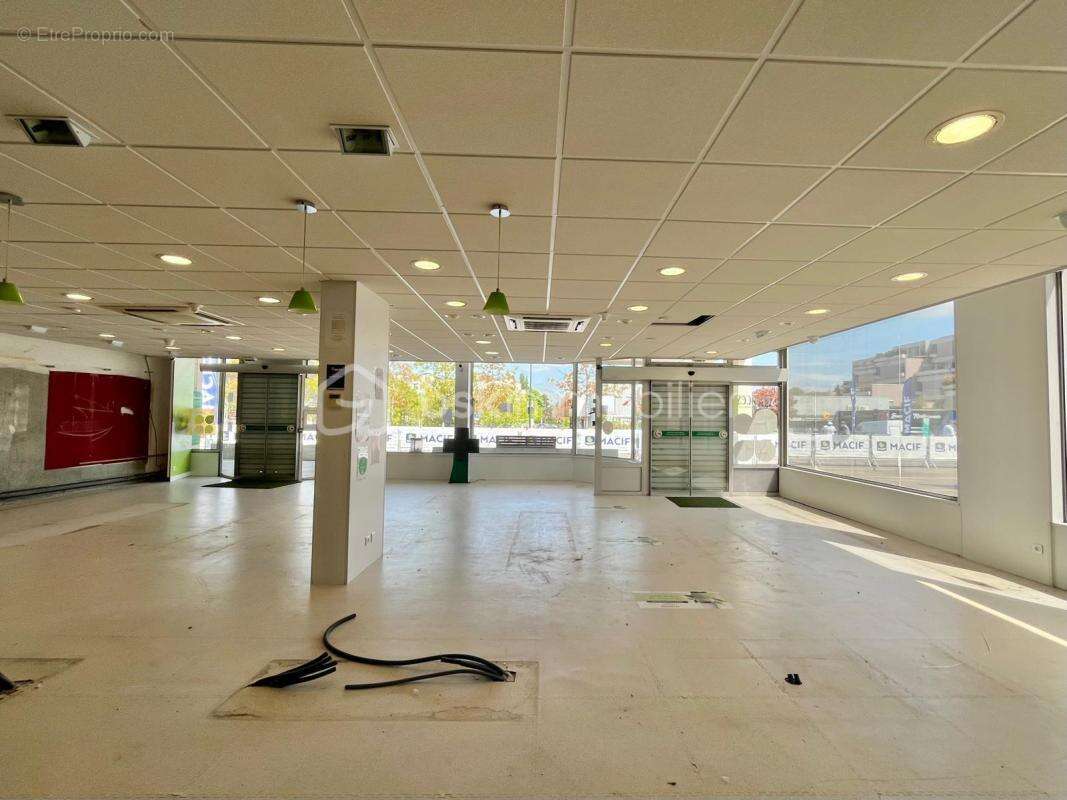 Quetigny Place centrale : Local commercial libre 215m² - photo 3